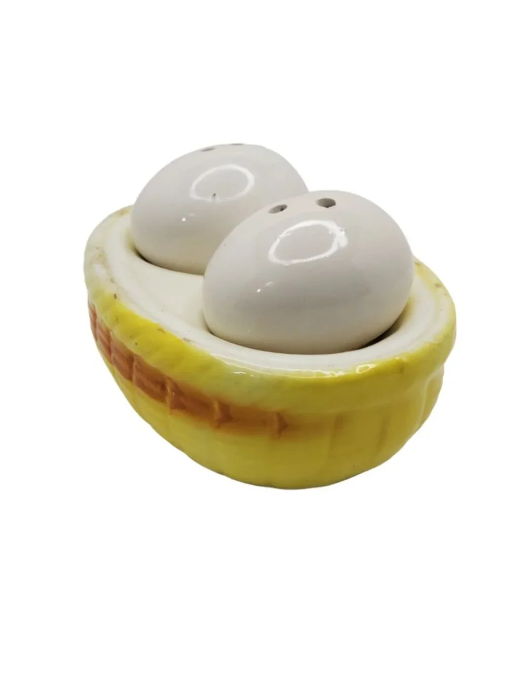 vintage 1970s nesting eggs porcelain salt & pepper shakers.